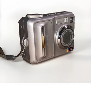 Kodak EasyShare C653 6.1MP Point & Shoot Digital Camera 3x Optical Zoom Silver
